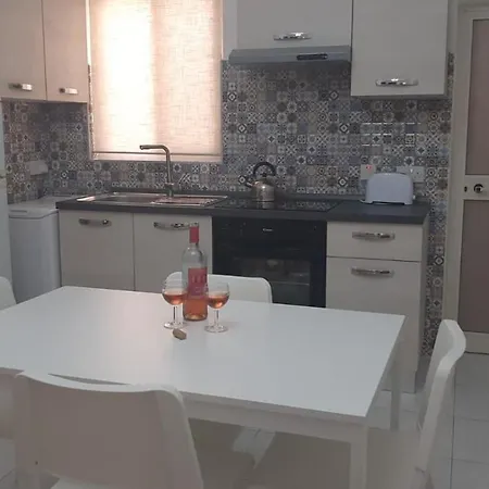 Your Basic Lodging Gozo Marsalforn Exterior photo
